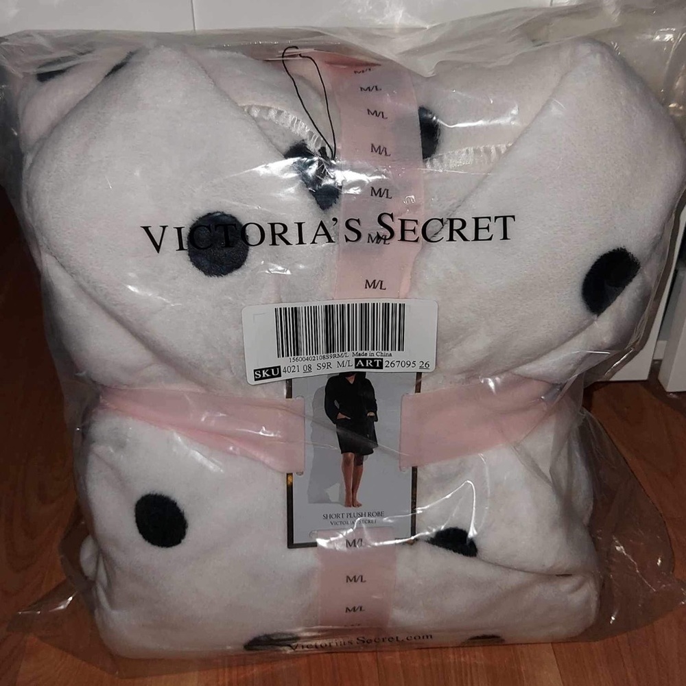Victoria Secret Short Cozy Robe Size M/L NWT - Picture 5 of 5